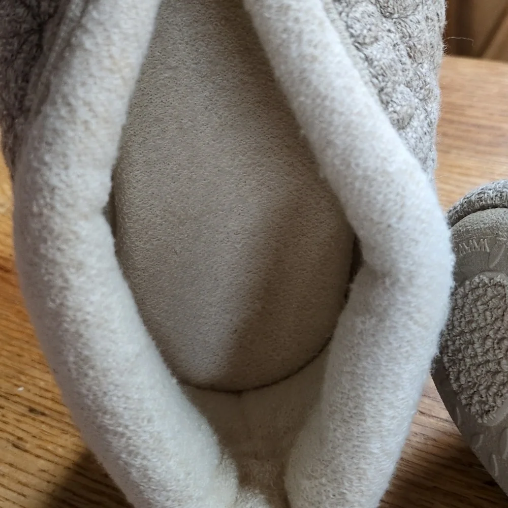 Acorn Tan Quilted Slippers Womens Size 6.5-7.5 - Picture 10 of 11